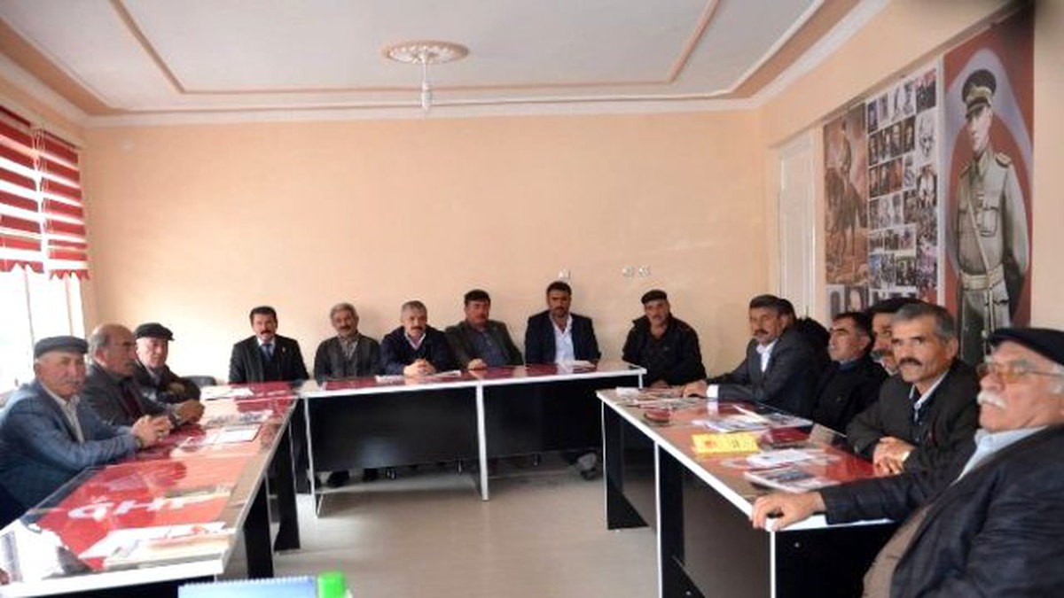 Başkan Erayhan, Köy Muhtarlarıyla Bir Araya Geldi