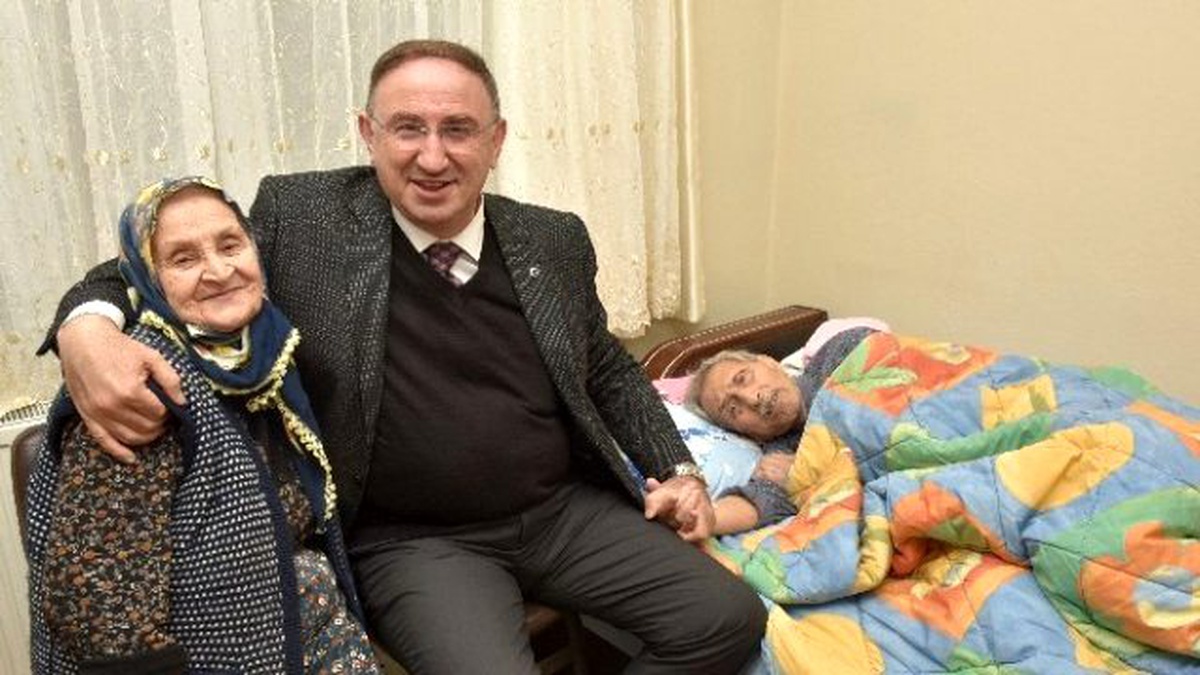 Başkan Kurtulan\'dan Yaşlılara Anlamlı Ziyaret