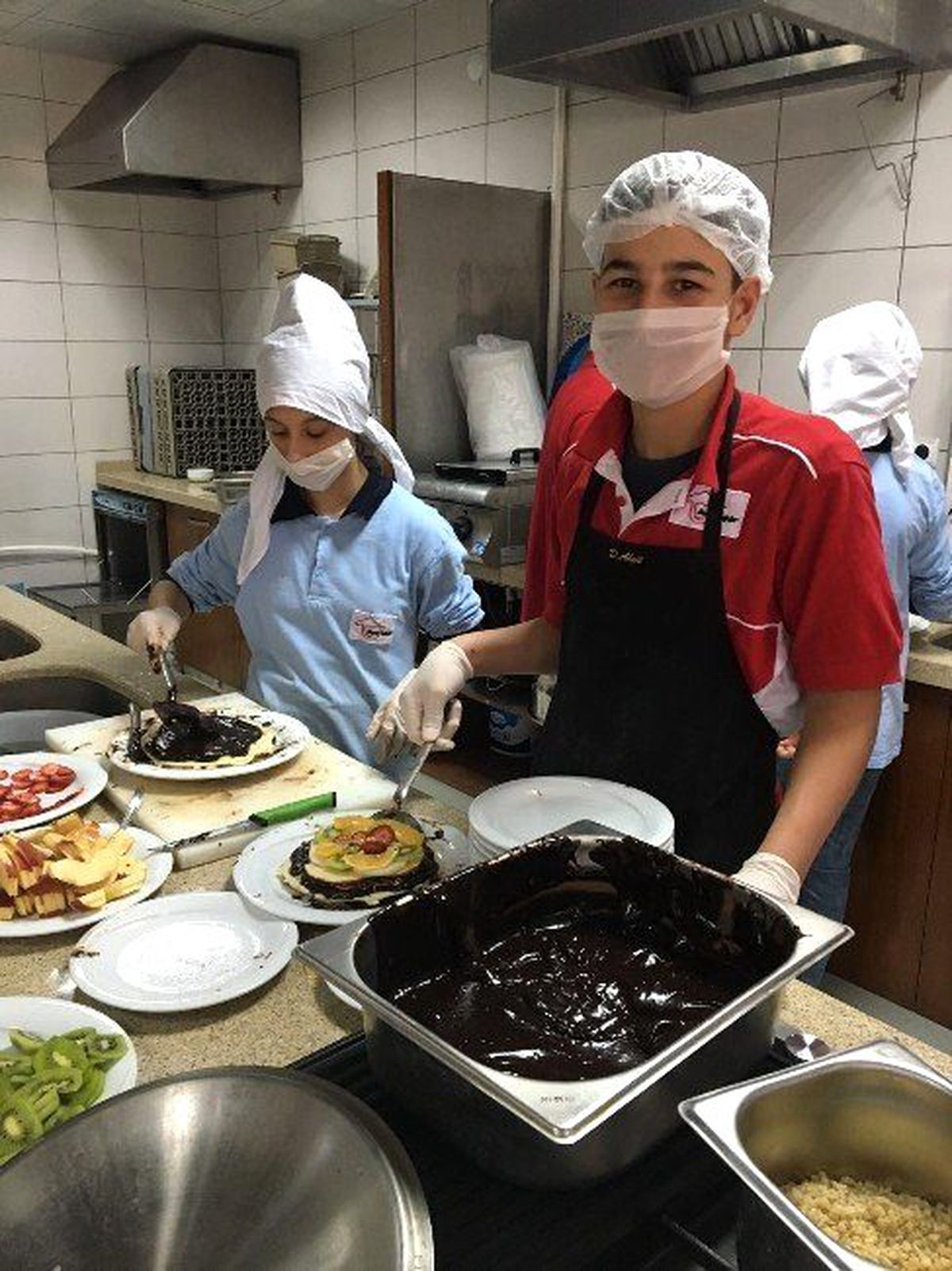 Beyaz Kalpler Öğrencileri Eğitimlerine Devam Ediyor