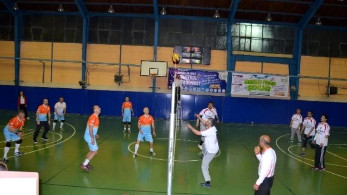 Bozüyük Belediyesi Kurumlar Arası Voleybol Turnuvası Devam Ediyor