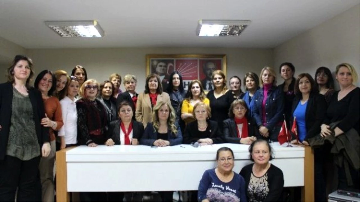 CHP\'li Kadınlar, Çocuk İstismarını Protesto Etti