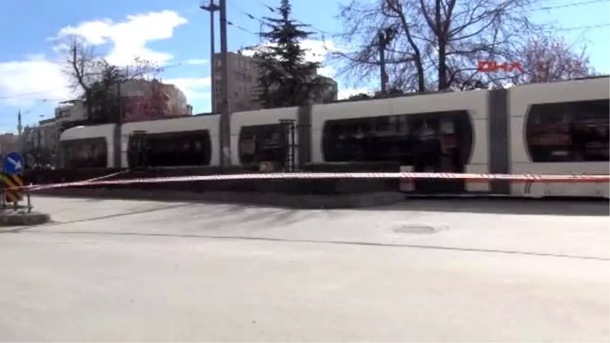 Eskişehir Tramvay Yolu Yanına Bırakılan Boş Kutu, Polisi Harekete Geçirdi