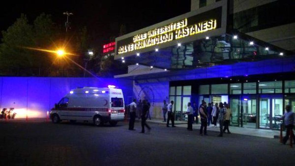 Diyarbakır'da Karakola Bomba Yüklü Araçla Saldırı: 3 Şehit, 24 Yaralı