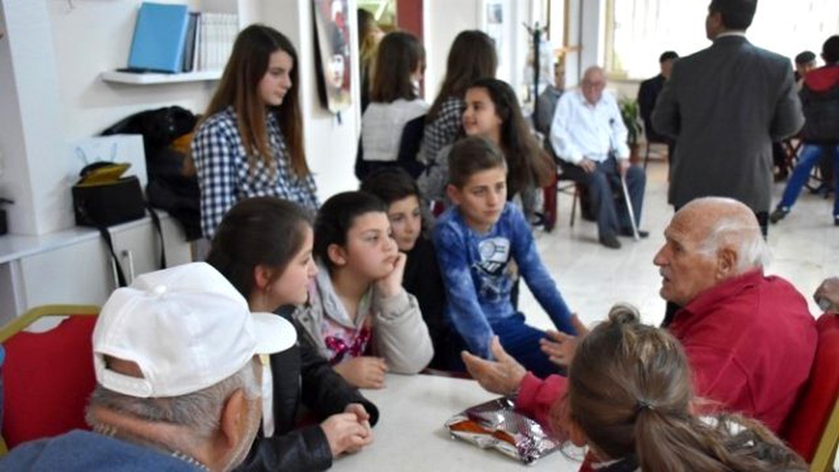 Huzurevi Sakinleri Çocuklara Masal Anlattı