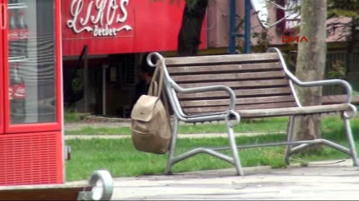 Kocaeli Bankta Unutulan Çantadan Süt ve Zeytin Çıktı