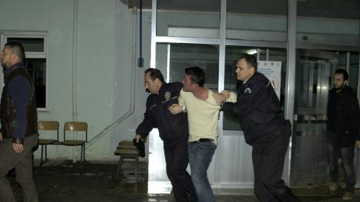 Eşine Kızan Öfkeli Koca Karakolu Birbirine Kattı