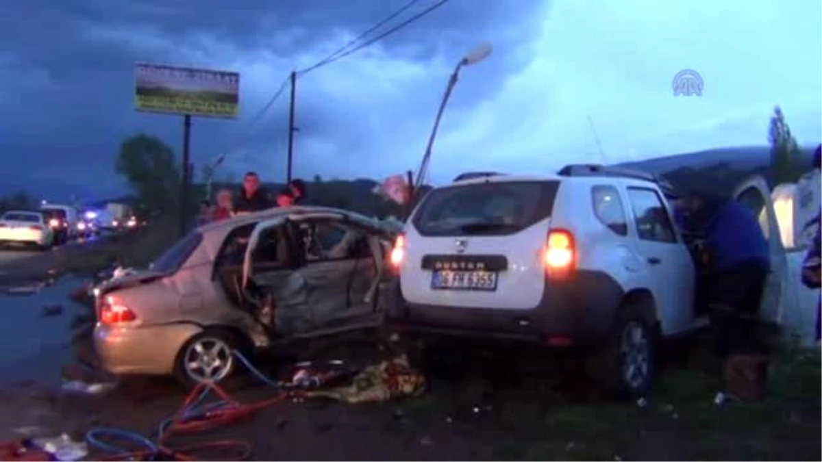 Salihli\'de Trafik Kazası: 5 Ölü, 2 Yaralı