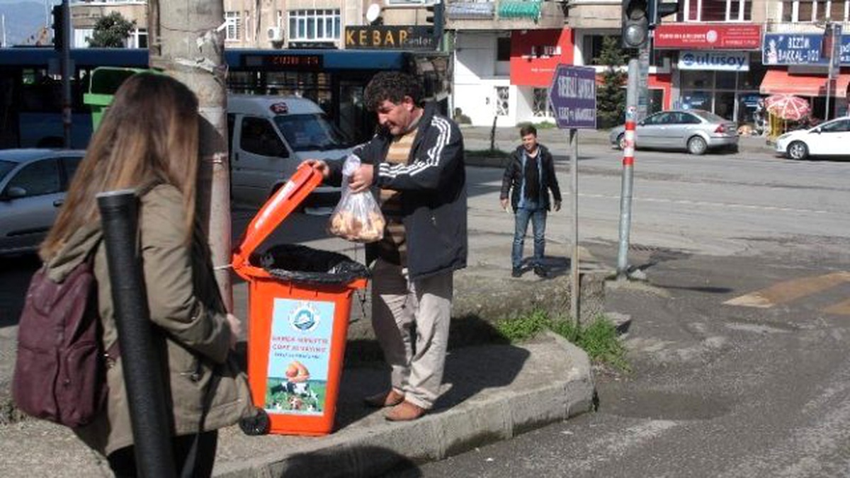 Trabzon\'da Bayat Ekmekler Hayvanlara Yem Olacak