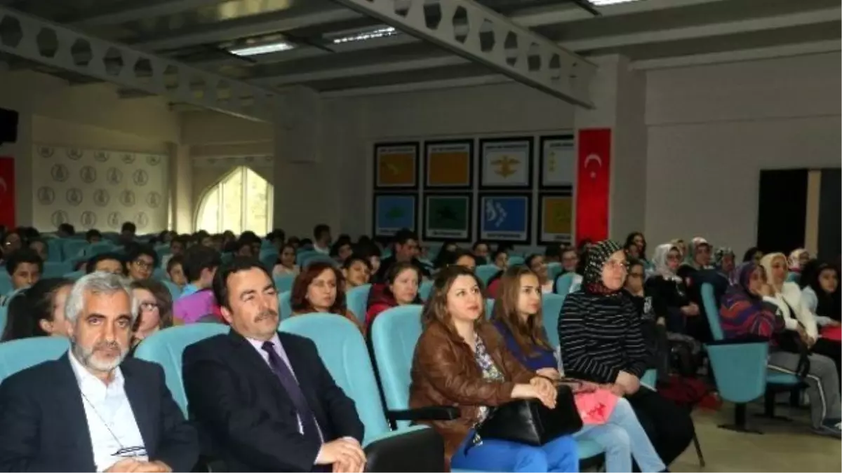 Afyon\'da Ahmed Yesevi Konferansı