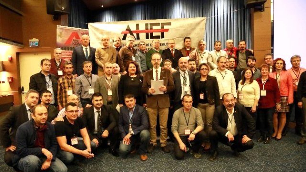 Aile Hekimi Doktorlar Sağlık Çalışanlarına Uygulanan \'Şiddeti\' Protesto Etti