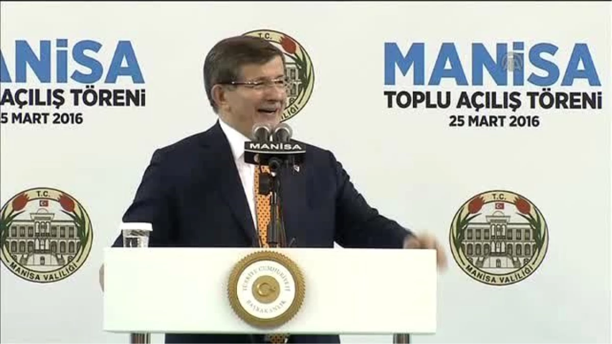 Başbakan Davutoğlu\'nun Dün Manisa\'da Açılışını Yaptığı Muradiye Spor Kompleksi Bugün de CHP\'liler...