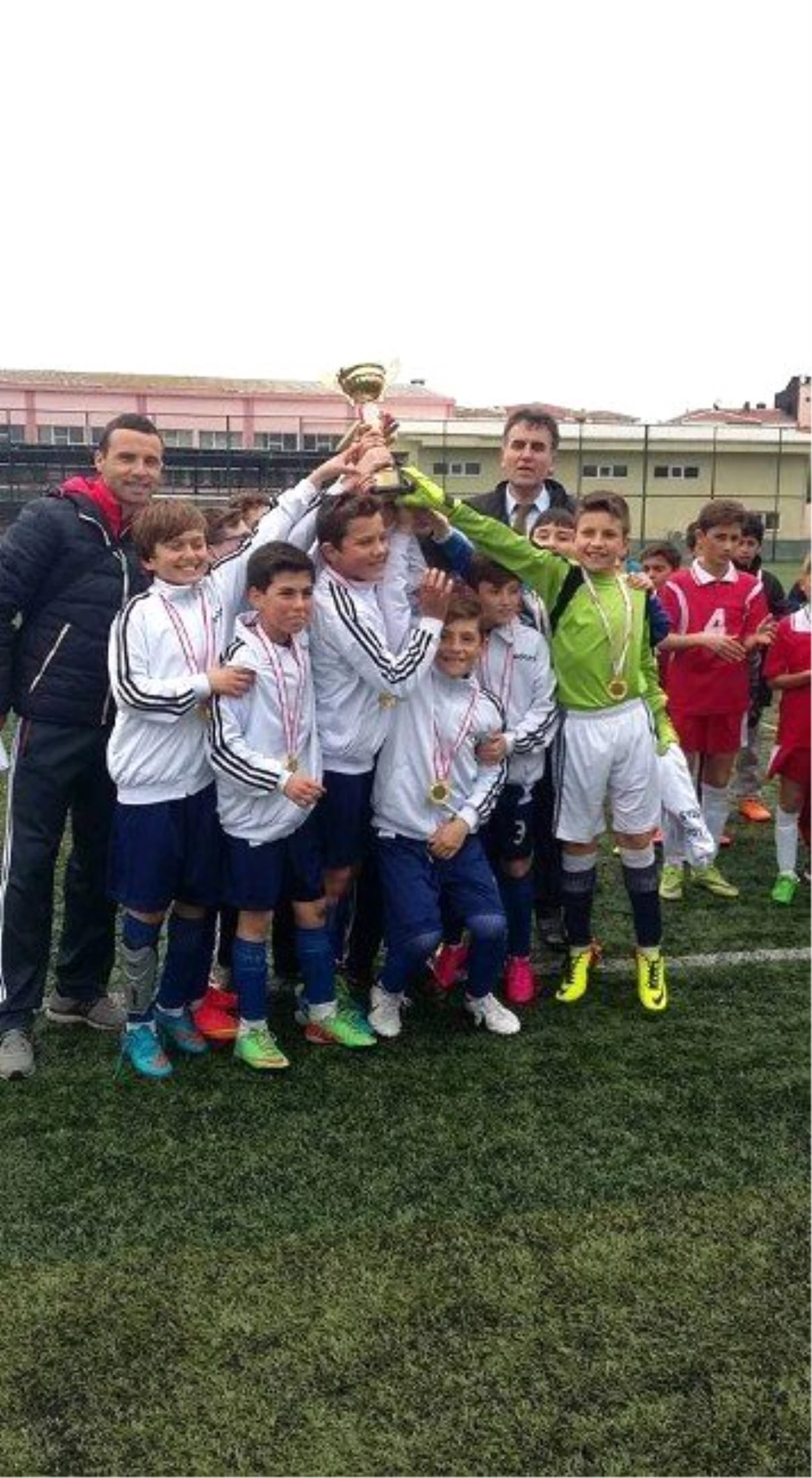 Biga Ortaokulu Küçük Erkek Futbol Çanakkale Şampiyonu Oldu