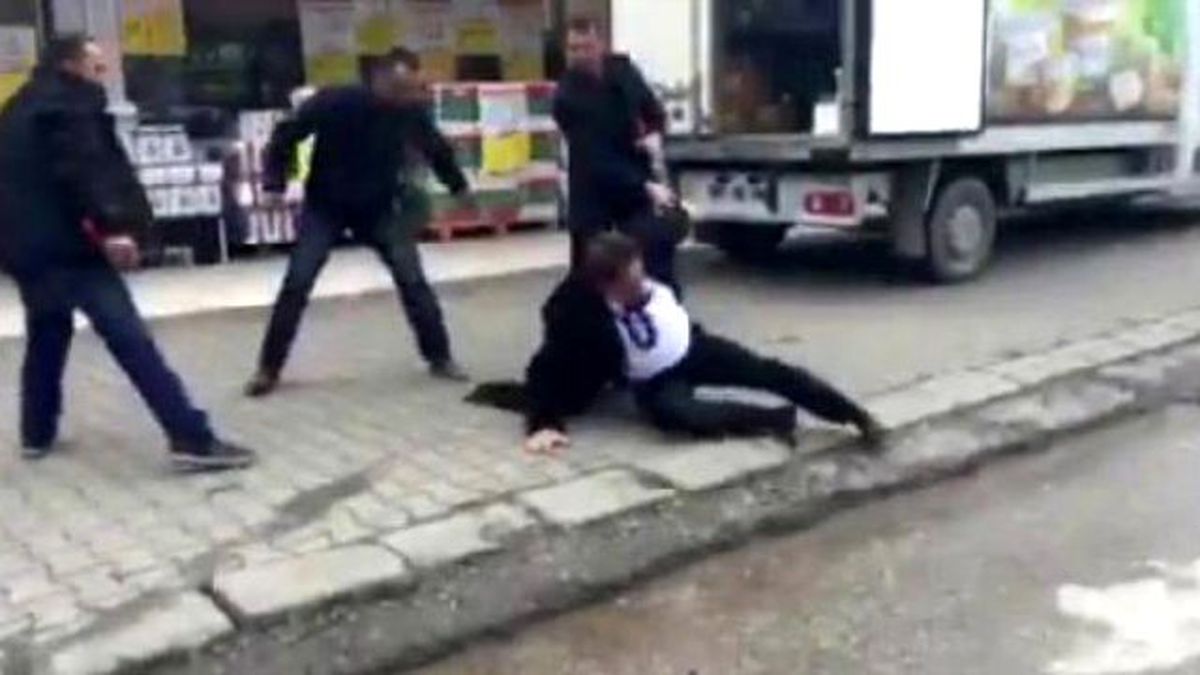 CHP İl Başkanı Zekeriya Tozan'ı Sokak Ortasında Dövdüler