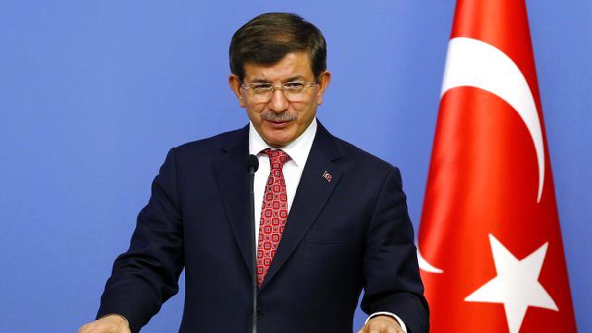 Davutoğlu, Irak'ta Şehit Düşen Üsteğmenin Ailesiyle Telefonda Konuştu