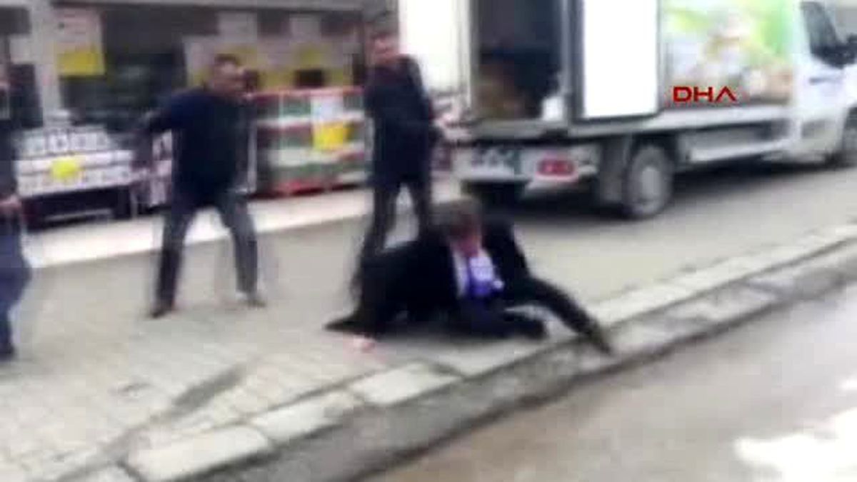 Düzce CHP İl Başkanı\'nı Sokak Ortasında Dövdüler