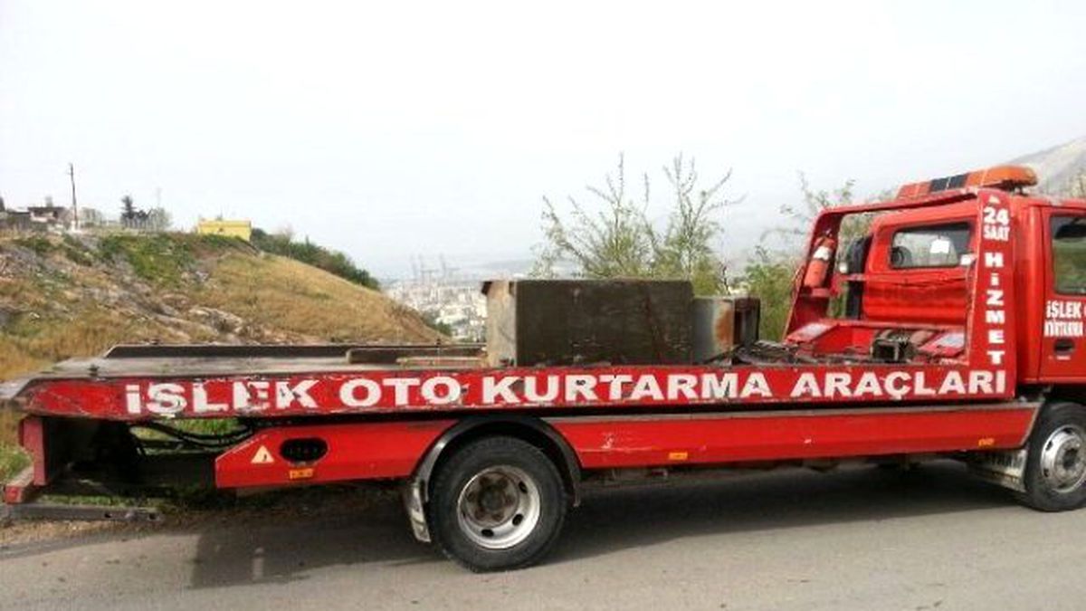 Hatay\'da Derenin İçinde İçerisinde 100 Bin TL Olan Kasa Bulundu