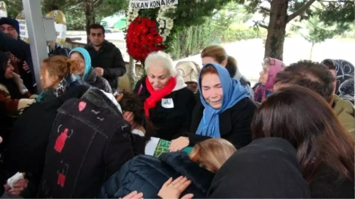 Mezdeke Dansçısının Cenazesinde Asena\'nın İsyanı