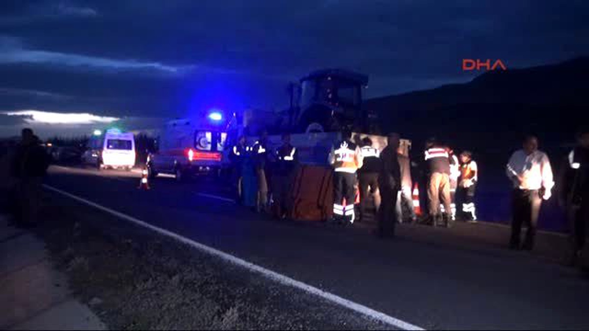 Niğde - Motosiklet, Kamyonete Çarptı: 2 Ölü