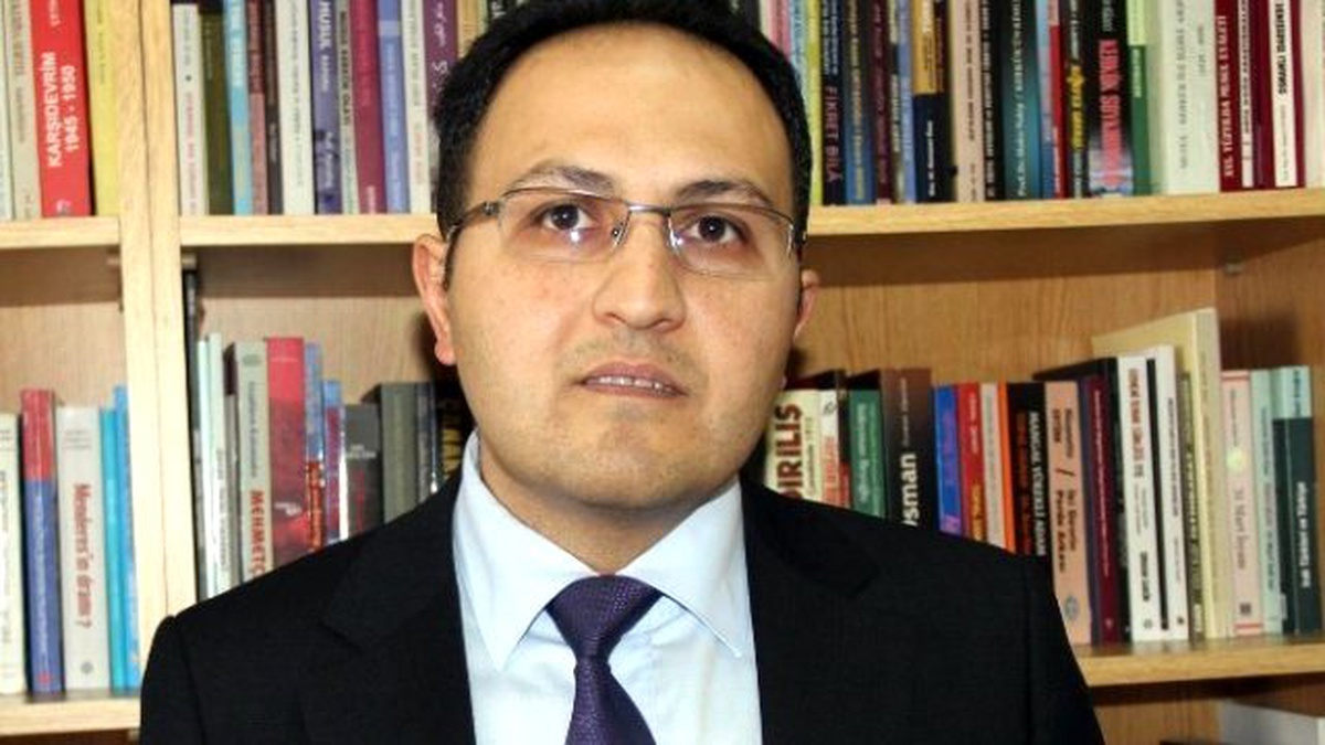 Erü Edebiyat Fakültesi Tarih Bölümü Öğretim Üyesi Doç. Dr. Serdar Sakin Açıklaması