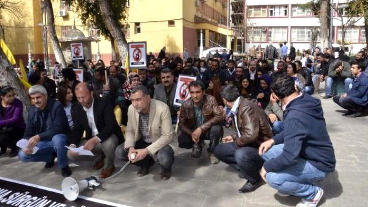Siverek\'te Öğretmenlerden Oturma Eylemi