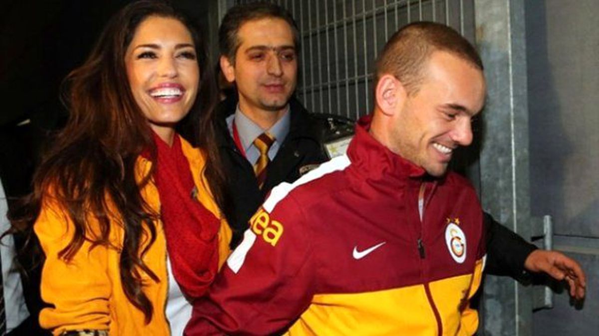 Sneijder: Yolanthe Türkiye'ye Döner mi Bilmiyorum