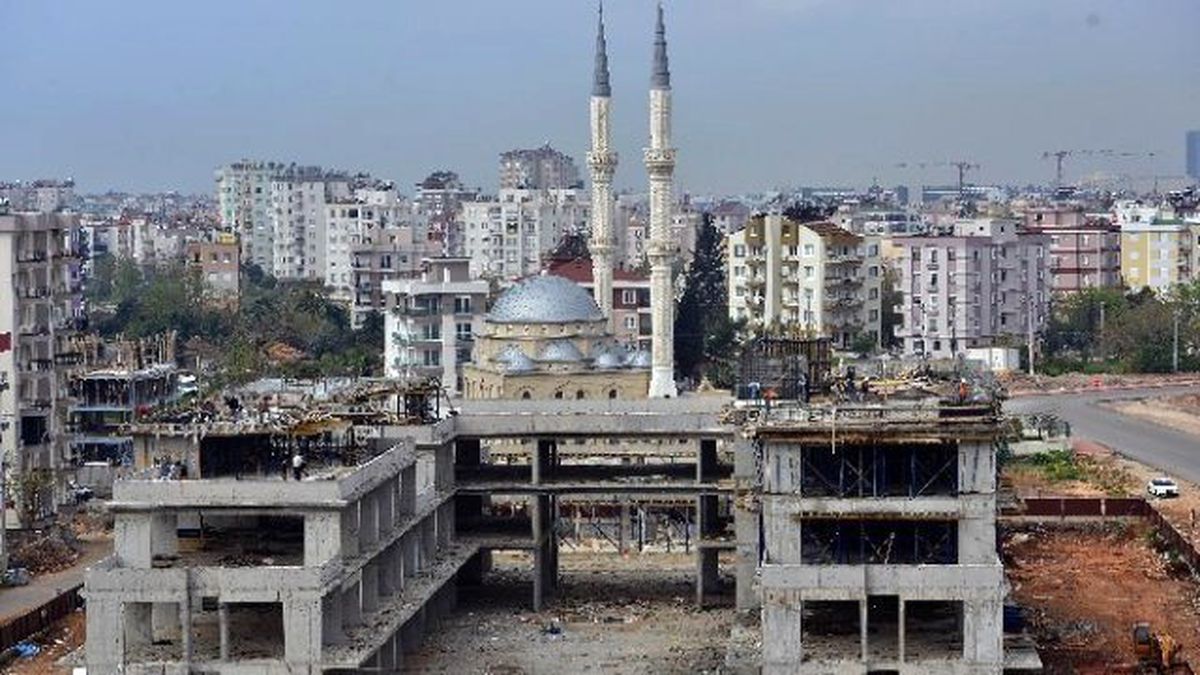 Muratpaşa\'da STK\'nın Kaba İnşaatı Bitiyor