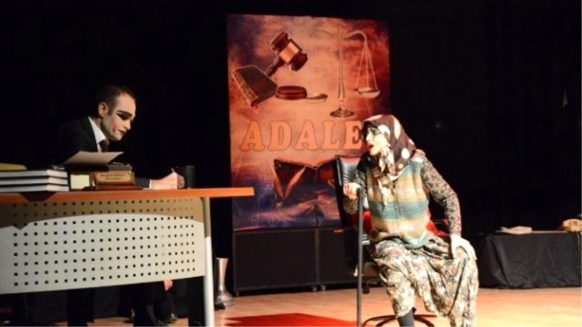 Tatvan\'da "Adalet" Adlı Tiyatro Oyunu Sahnelendi