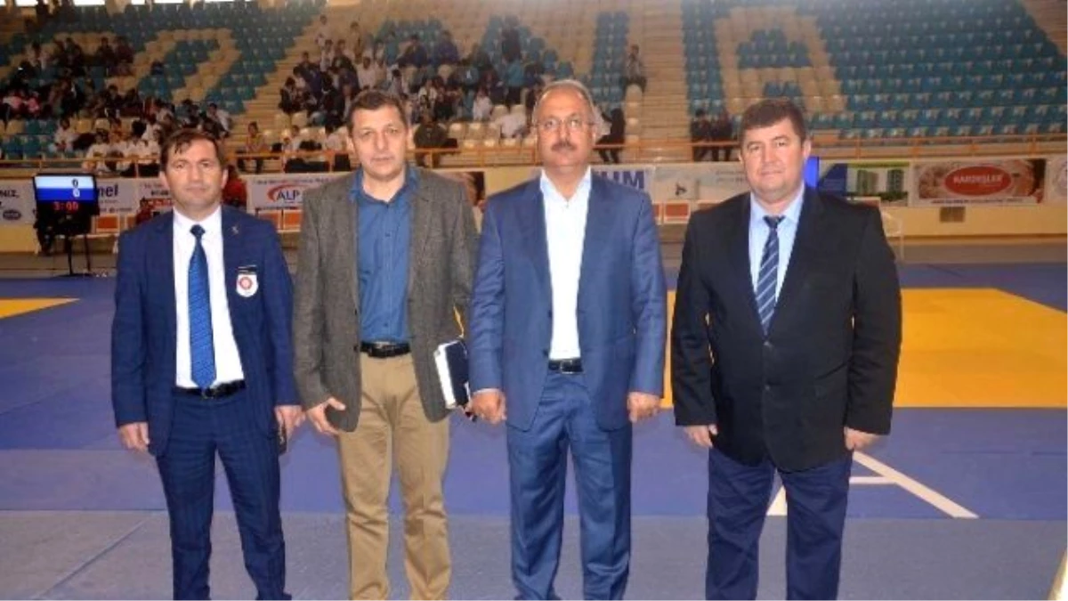 Türkiye Okullararası Yıldızlar Judo Grup Müsabakası Adana\'da Başladı