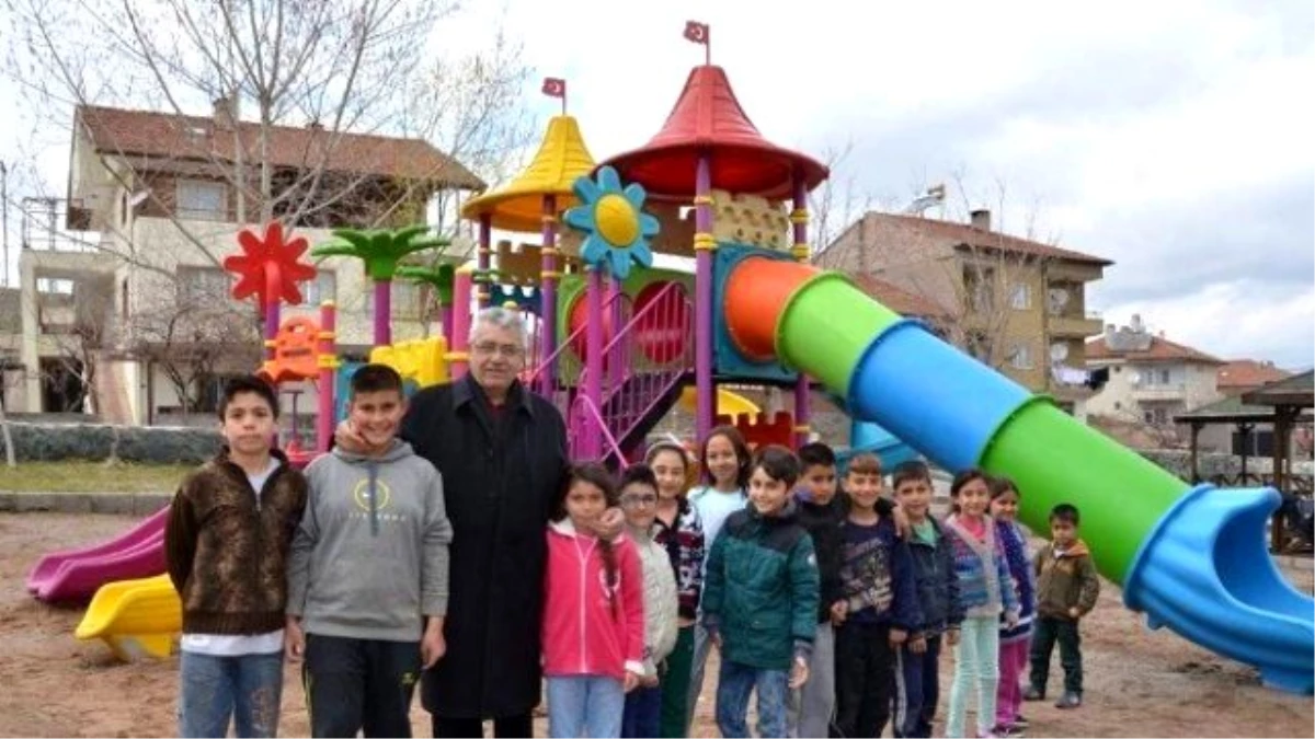 Tuzköy\'de Çocuklar Parka Kavuşmanın Sevincini Yaşadı