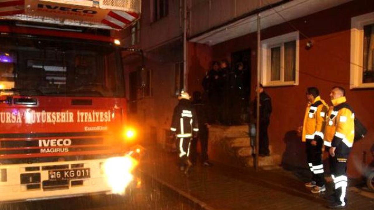 Uyuşturucu Kullandıktan Sonra Eşi ve Kızını Rehin Aldı, Polis İkna Etti