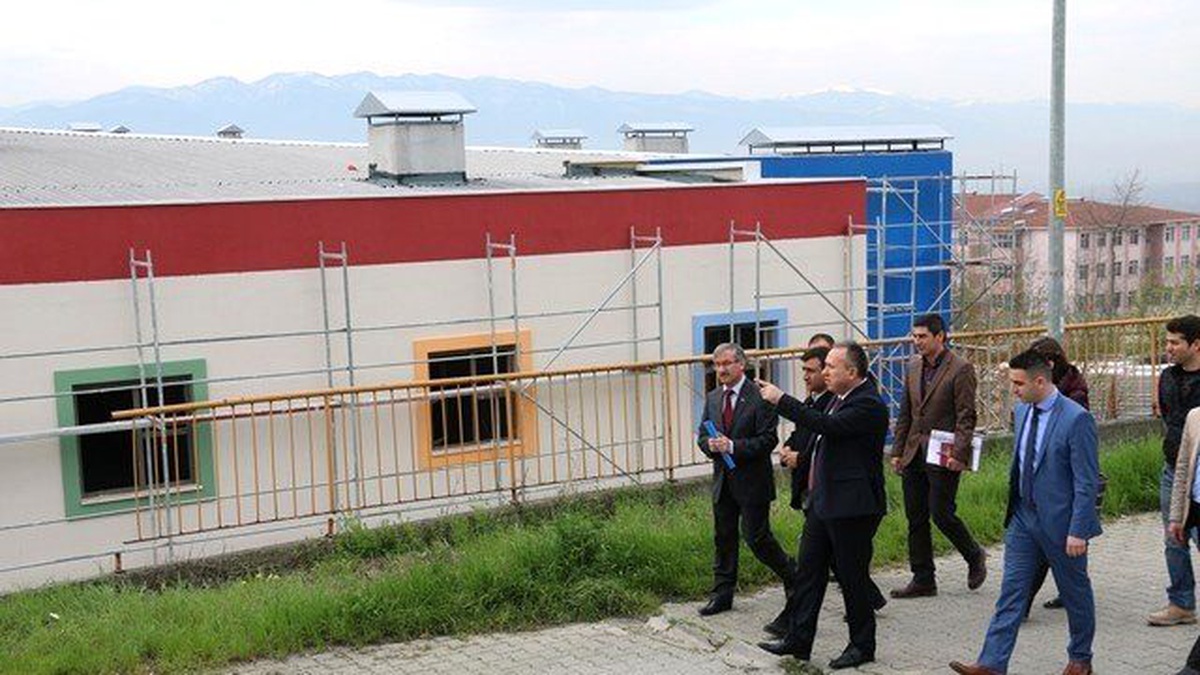 Vali Fidan, Yurt İnşaatı Sık Sık Kontrol Ediyor