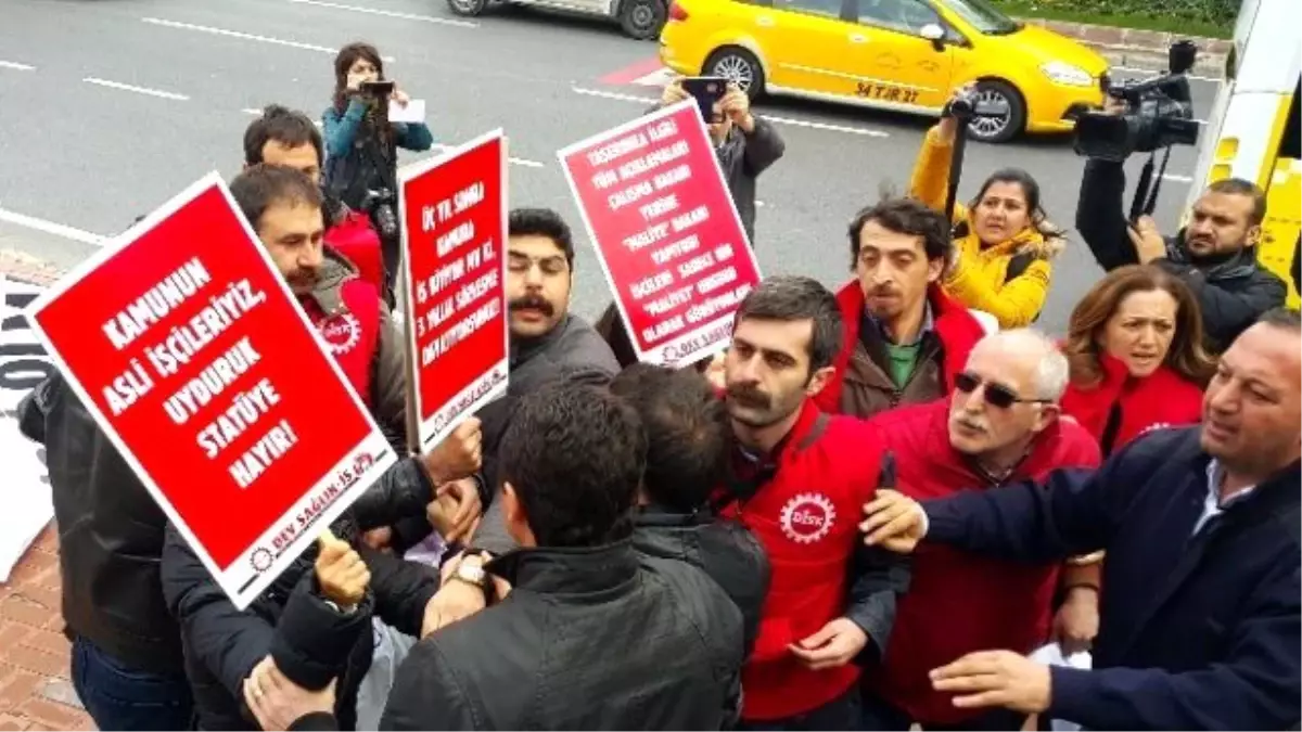 Beşiktaş\'ta Taşeron İşçi Eylemine Sert Polis Müdahalesi
