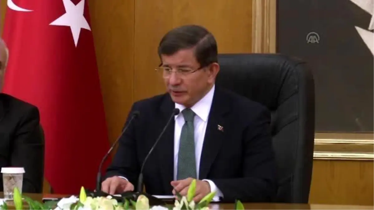 Davutoğlu\'ndan Şehit Babasına Canlı Yayında Taziye