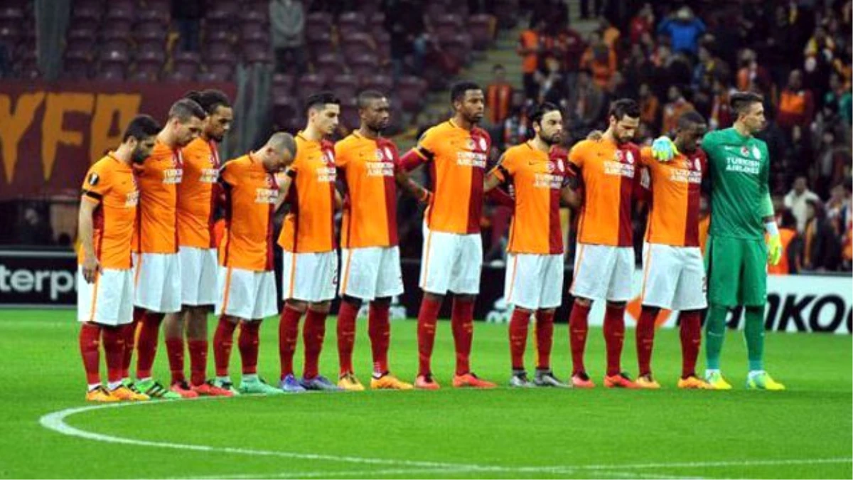 Galatasaray\'da 4 Futbolcuyla Yollar Ayrılıyor