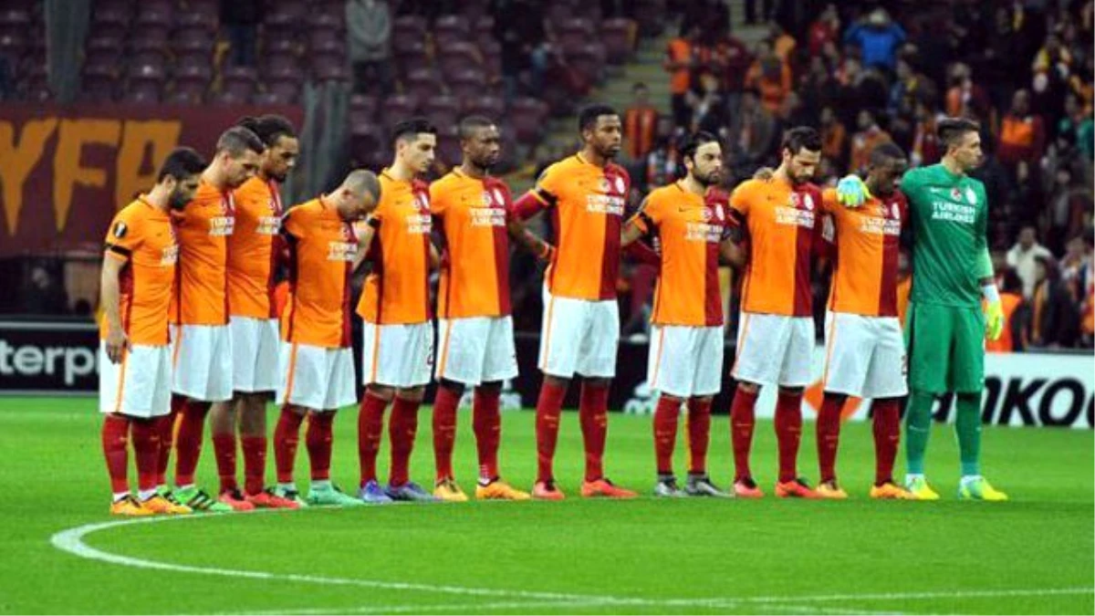 Galatasaray'da 4 Futbolcuyla Yollar Ayrılıyor