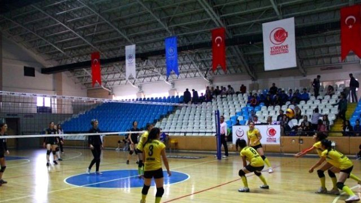 Gençler Voleybol Yarı Finalleri Başladı