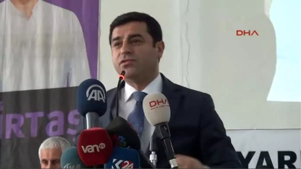 Hakkari- Hdp Genel Başkanı Demirtaş Hakkari\'de Konuştu -3