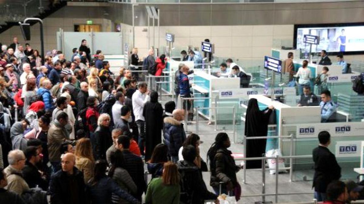 Atatürk Havalimanı'nda Arıza! 15 Dakika Yurda Giriş Çıkış Yapılamadı