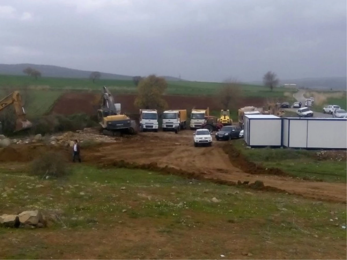 HDP ve CHP\'li Vekillerden Mülteciler İçin Yapılan Çadır Kente Protesto