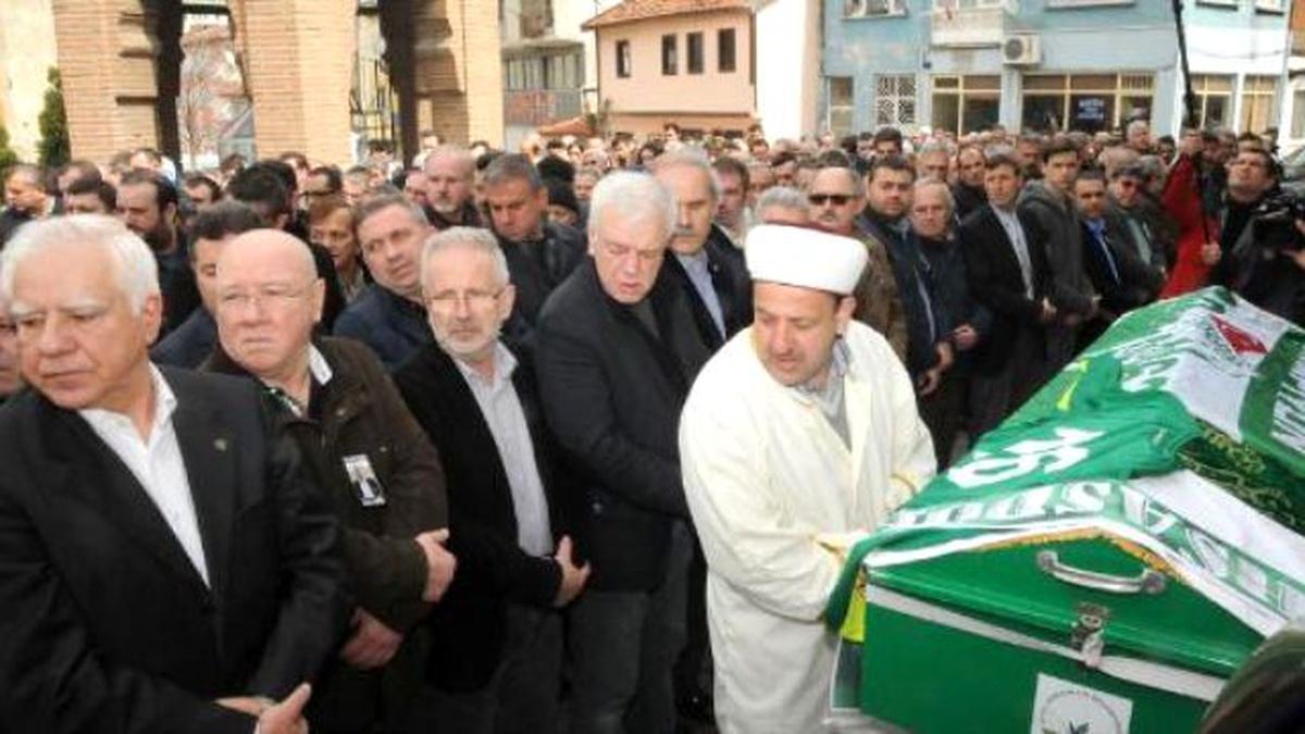 Kalp Krizi Geçiren Bursaspor Tv Çalışanı Toprağa Verildi