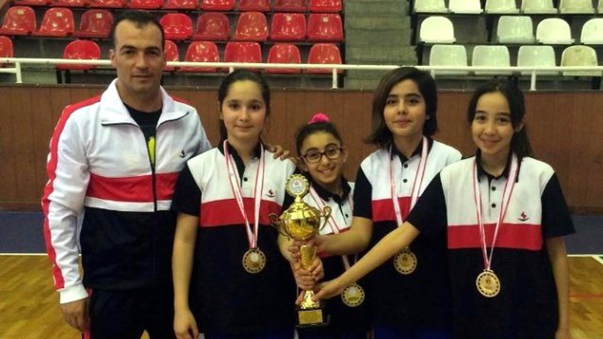 Özel Sanko Okulları Küçük Kızlar Masa Tenisi Takımı İl Birincisi, Küçük Erkekler Masa Tenisi Takımı...