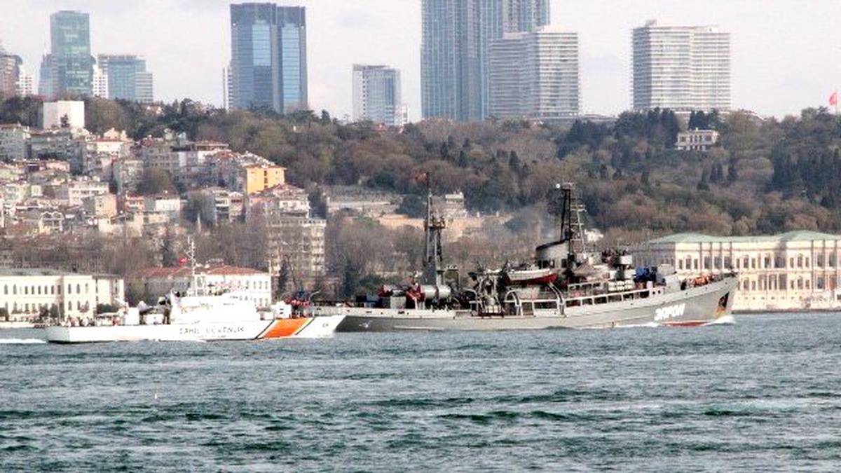 Rus Savaş Gemisi İstanbul Boğazı\'ndan Geçti
