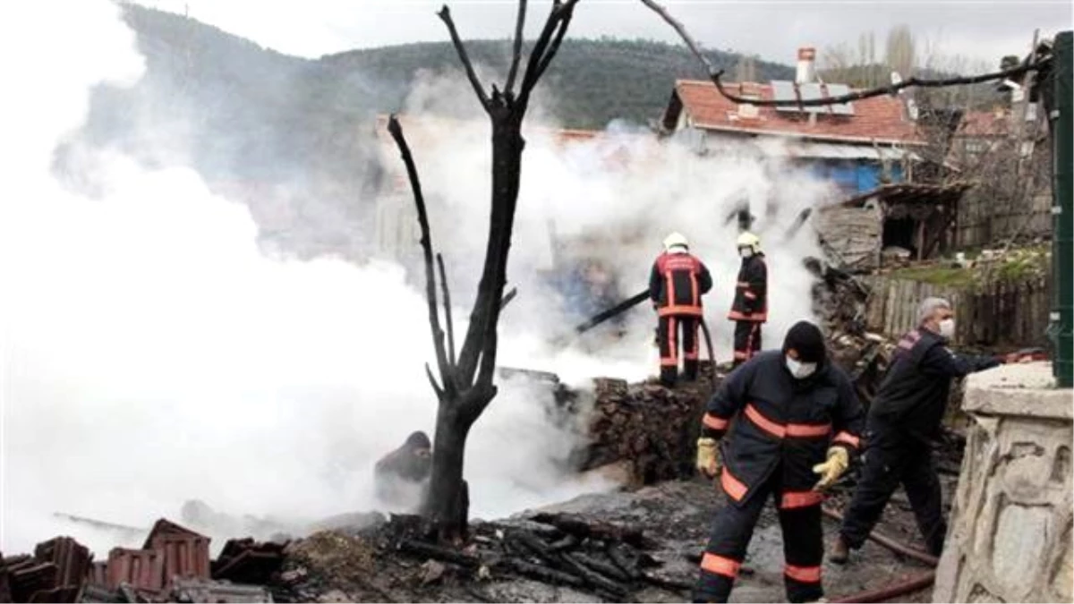 Ankara\'da Yangın Faciası, Aynı Aileden 3 Ölü