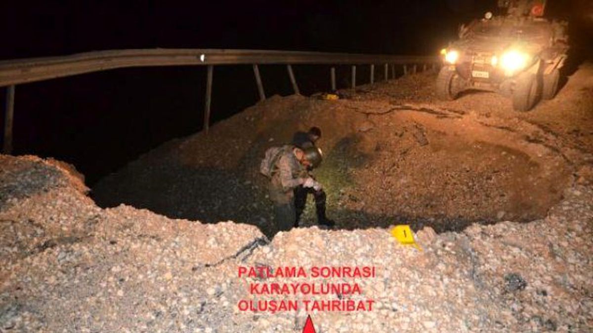 Faciadan Dönüldü! Diyarbakır'da Yola Yerleştirilen 400 Kiloluk Bomba İmha Edildi