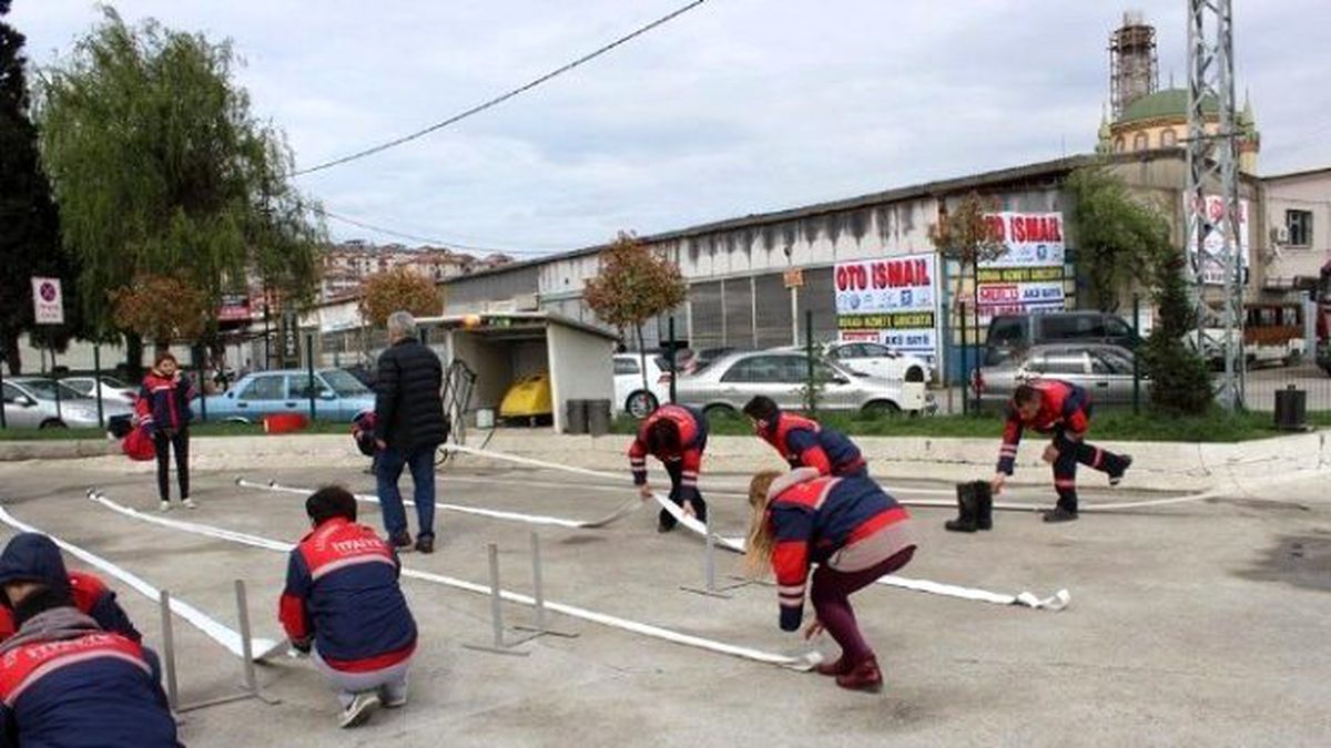 Doktor, Avukat ve Öğretmenler Gönüllü İtfaiyeci Oluyor