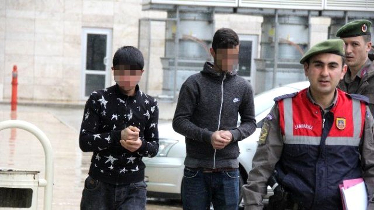 Düğüne Giderken Kavgaya Karışınca Gözaltına Alındılar