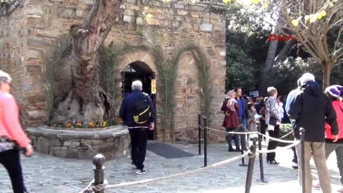 İzmir Meryem Ana Evi\'nde Paskalya Ayini