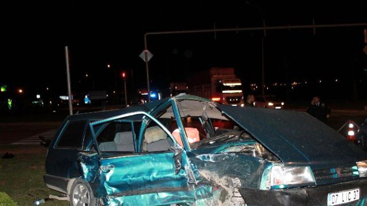 Manavgat\'ta Trafik Kazası: 4 Yaralı