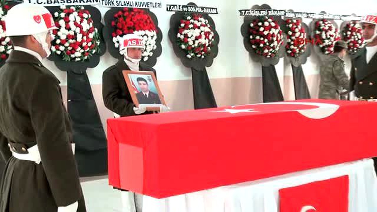 Mardin Şehit Uzman Çavuş İbrahim Etiz\'in Cenazesi Törenle Memleketine Uğurlandı-2