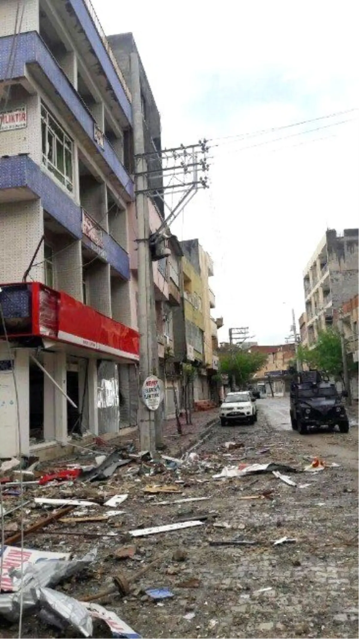 Nusaybin\'de Polis Aracına Saldırı: 3 Polis Yaralı